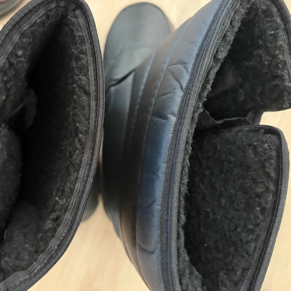 WFS Black Winter Boots size 7 Straps  new condition world famous sports